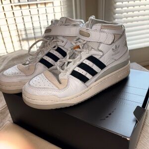 Adidas IVY PARK White and Black mid Forum size 5 mens / size 7 womens